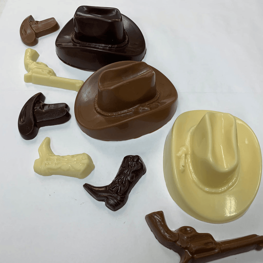 Le Chocolatier Cowboy Hat with Accessories