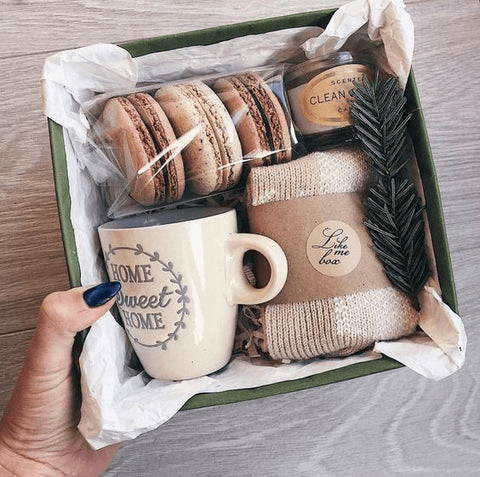 Mailer-Style Gift Box + Fill